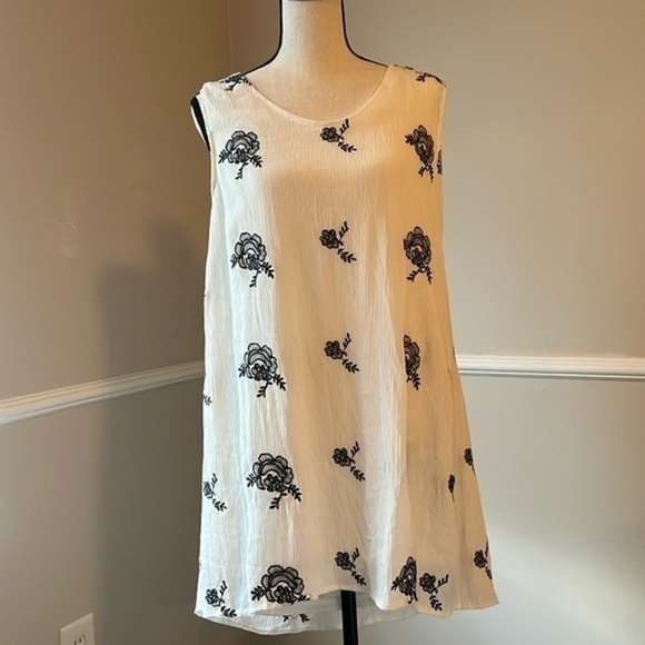 High-Low‎ floral embroidered slip tank dress (lined) size M - Picture 1 of 3